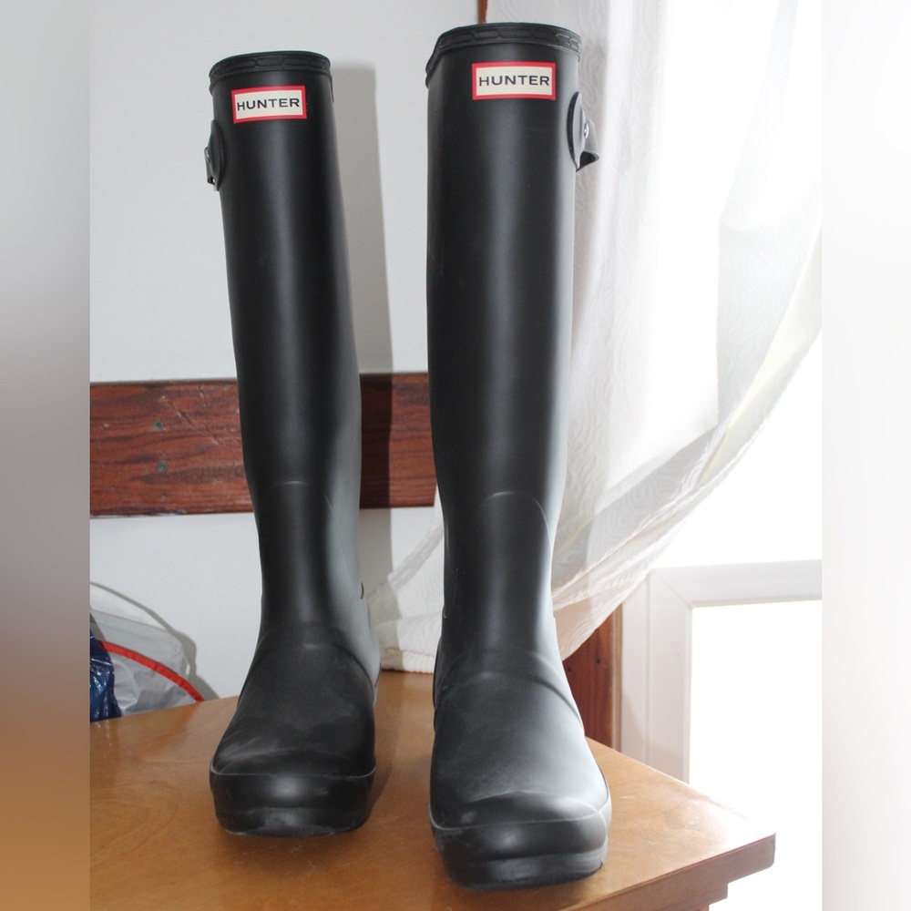 Hunter Classic Black Waterproof Boots - Picture 2 of 6
